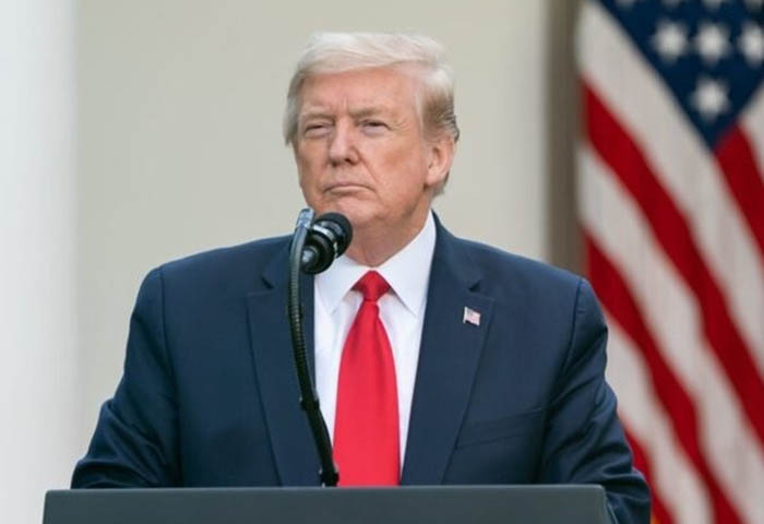Trump dice que ciudadanía por nacimiento era para proteger "bebés de esclavos"