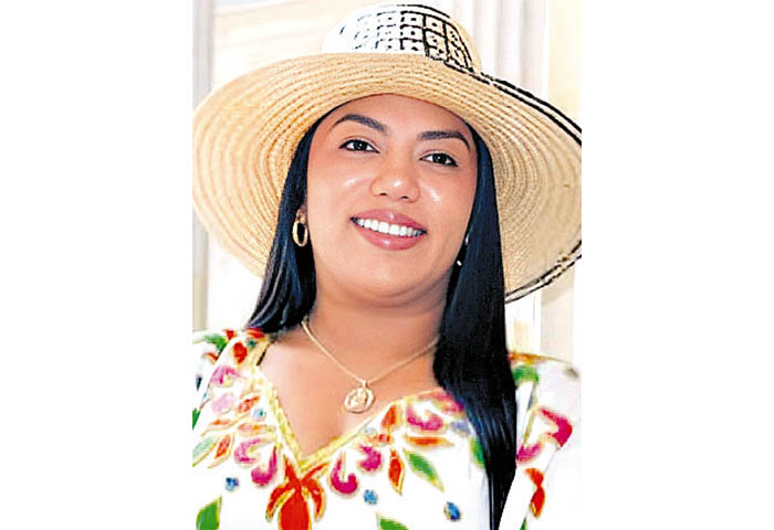 A la senadora Peralta se le ´irritó el colon´