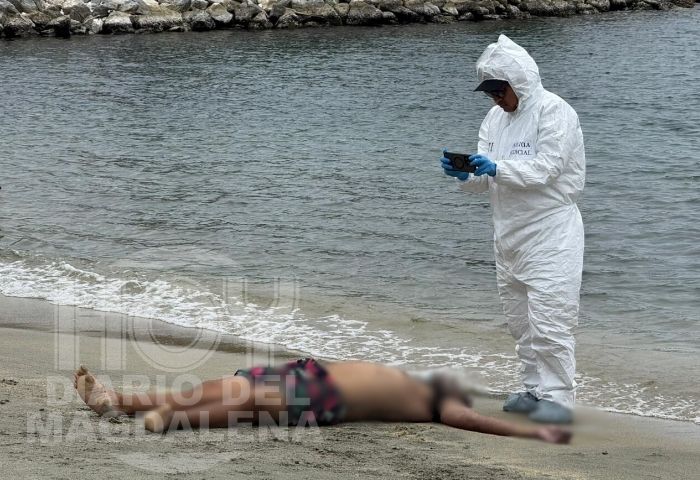Bañándose en la playa sufrió infarto y murió