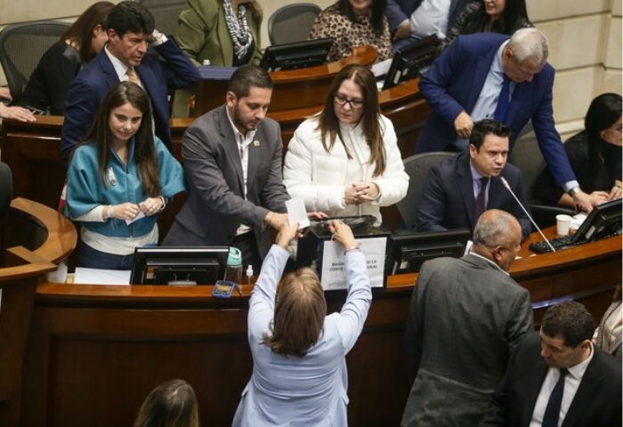 Petrismo tramitó rebaja de salarios a congresistas cuando ya estaba hundida