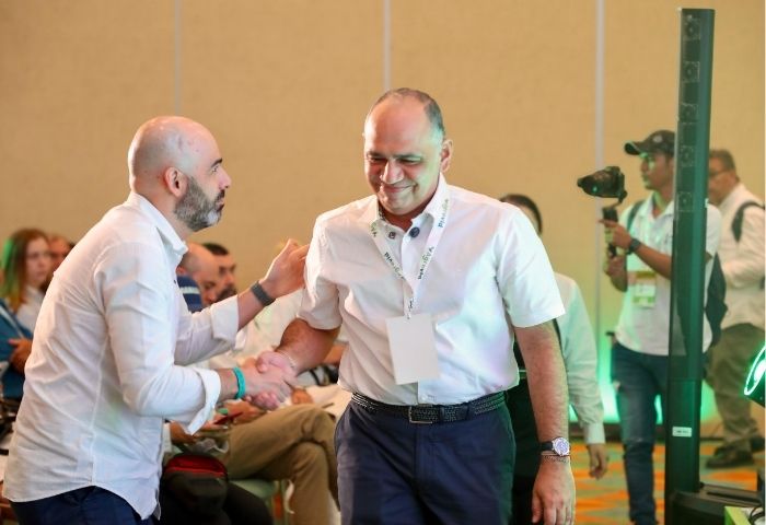 Alcalde Carlos Pinedo destaca el compromiso con el agro en el Congreso Bananero