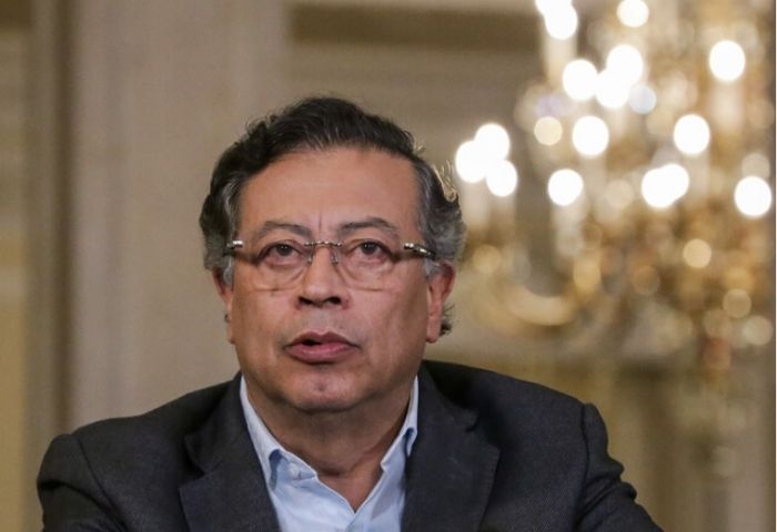 Presidente insiste en que puede convocar la consulta popular por decreto