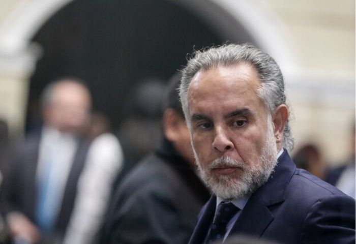 Investigan a mininterior y policía por uso de aviones para llevar influencers