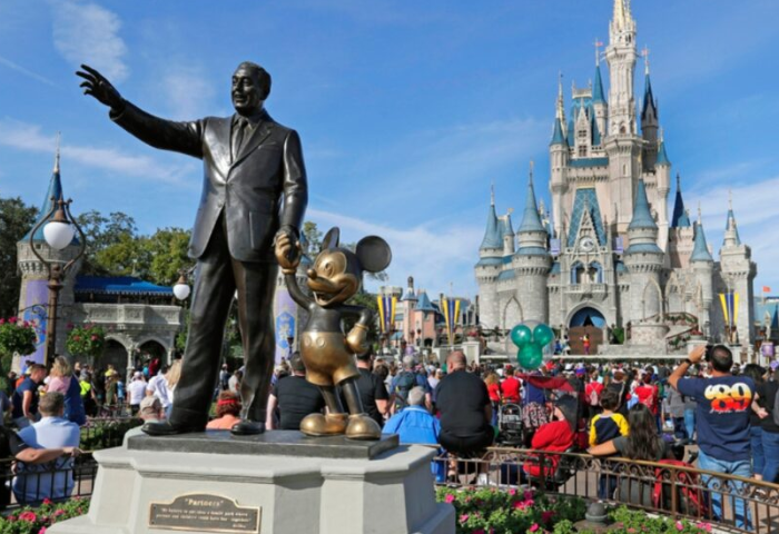 Disney despedirá a empleados venezolanos en Florida tras fallo de la Corte Suprema sobre protección migratoria