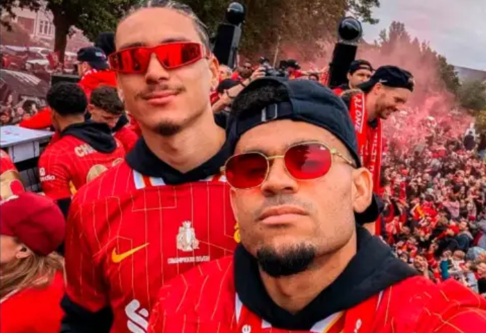 EN VIDEO: Así fue la celebración de Luis Díaz y sus compañeros en las calles de Liverpool