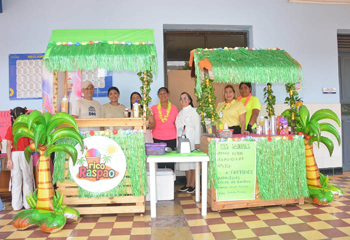 Exitosa Feria Microempresarial Deluxe
