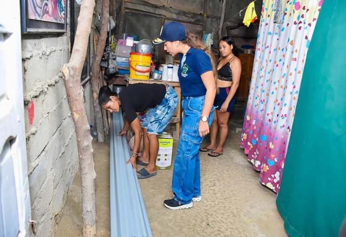Entregadas ayudas a familias afectadas por la ola invernal