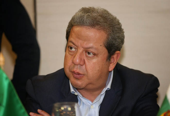 Profieren cargos a exgobernador del Huila por fallos en contrato de vías