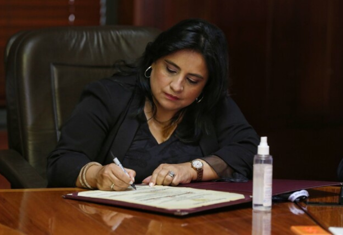 Vicepresidenta de la Corte lanza dardos a autoridades que rompen las normas