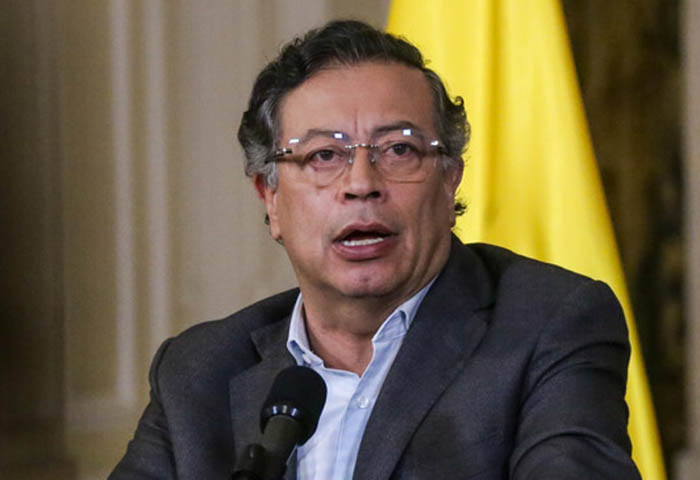 Petro llama burócratas irresponsables a quienes no frenan uso de fósiles