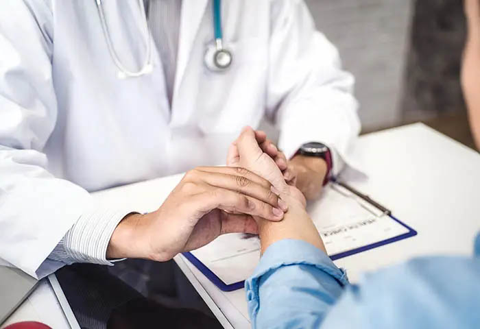 Corte ordena que EPS paguen cuidadores de personas en casa