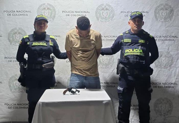 Policía lo capturó con revólver ilegal en Santa Marta