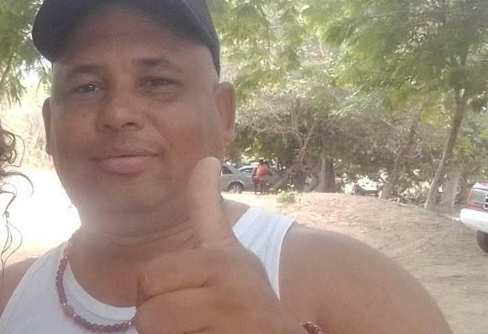 Mataron a edil mientras desayunaba con su esposa