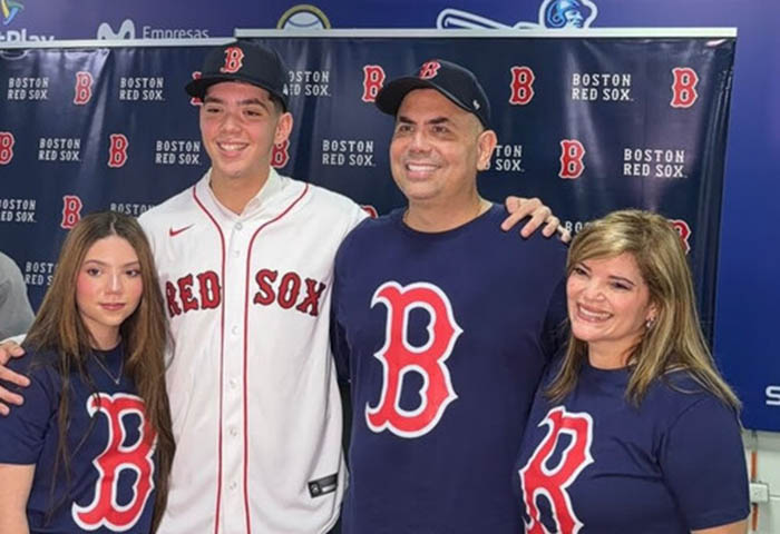 El colombiano Harry Canedo firma con los Boston Red Sox