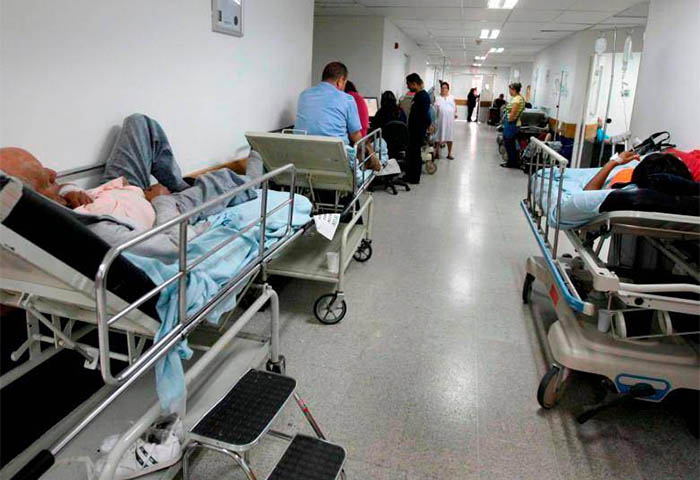 Exministros advierten que el sistema de salud está más desfinanciado