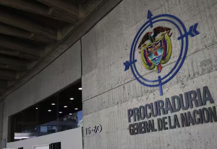 Procuraduría abre investigación por millonario contrato para la defensa Petro en lista Clinton