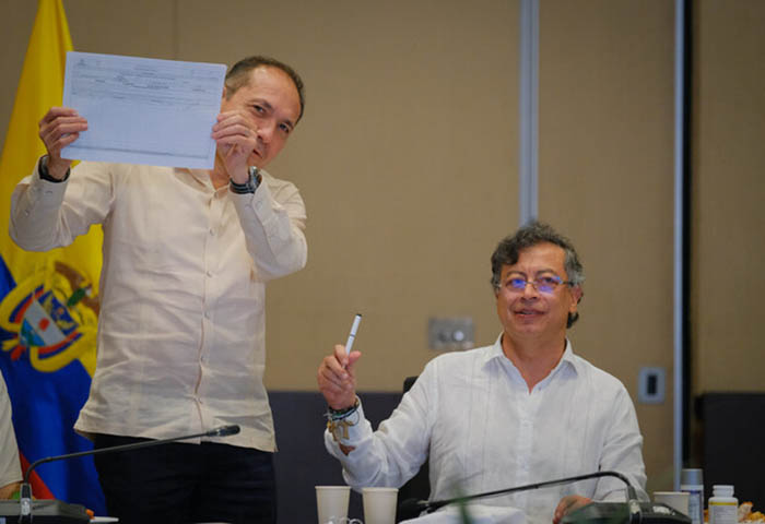 Petro y su gabinete firman iniciativa para convocar la asamblea constituyente
