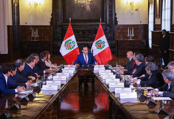 Cuatro candidatos optan a suceder a Jerí tras destitución en moción de censura