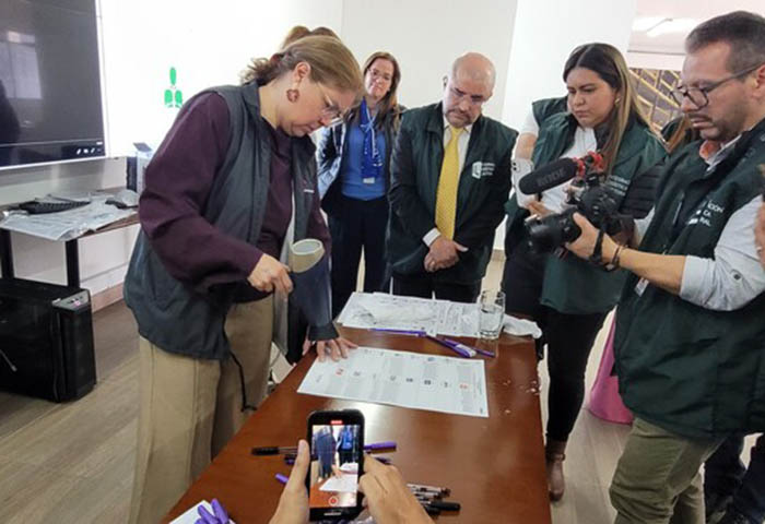 Registraduría realiza pruebas técnicas y descarta que tinta de esferos se borre