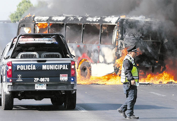 En México los ´narcos´ protestan, incendian y causaron 26 muertos