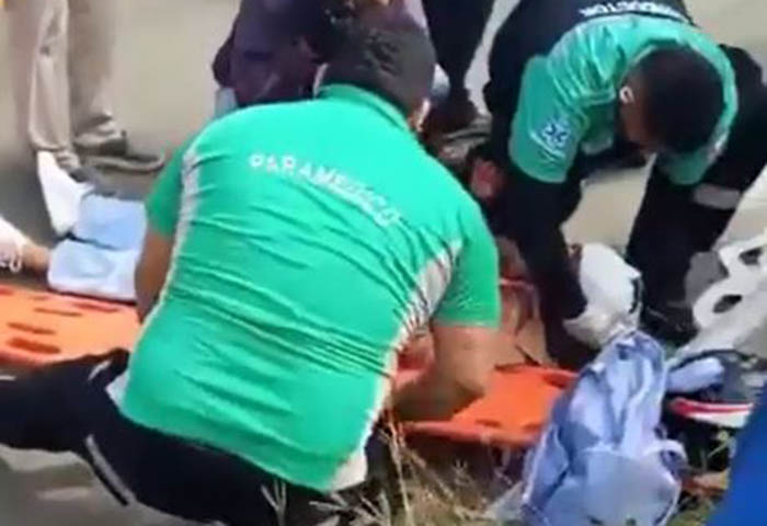 Accidente de bus contra moto dejó mujer herida