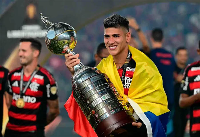 Flamengo le cierra la puerta a interés del Al Rayyan por Jorge Carrascal