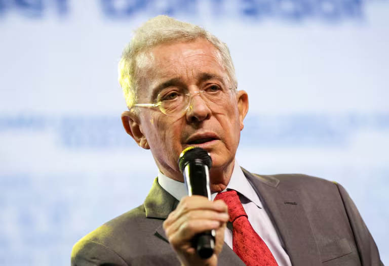 “Yo tengo toda la confianza en la transparencia del registrador nacional”: Álvaro Uribe Vélez