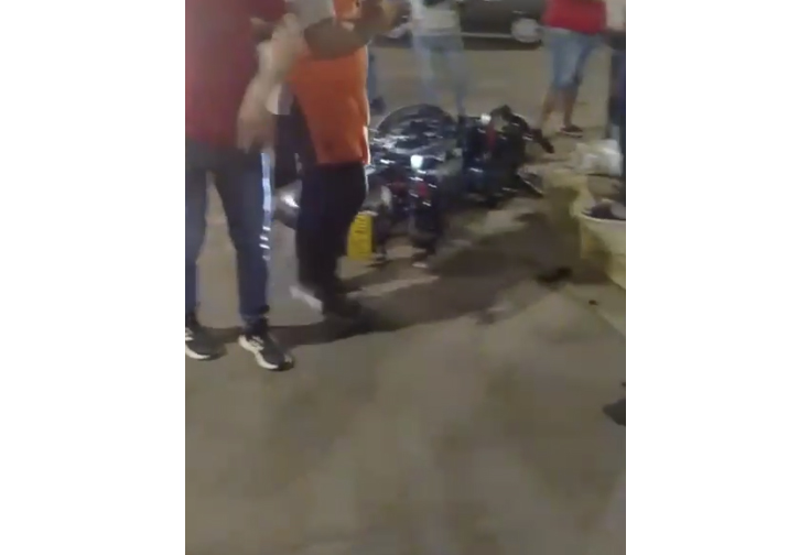 Murió mecánico en choque de motos