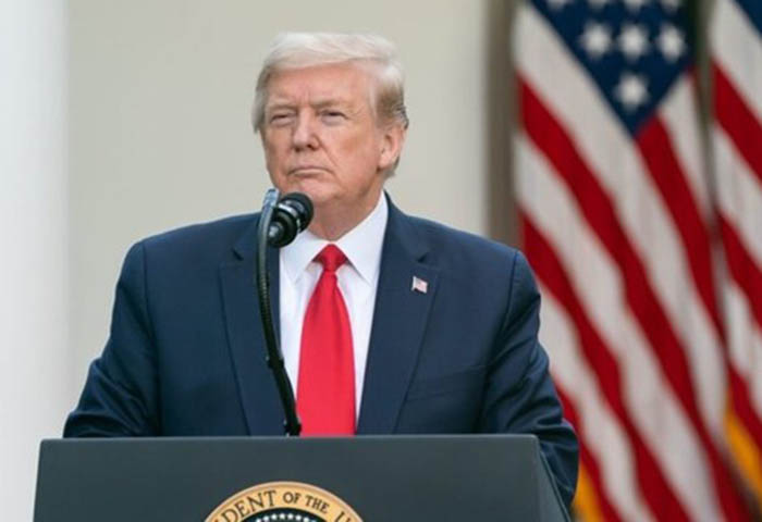 Trump avisa al futuro líder supremo de Irán que "que no durará mucho"