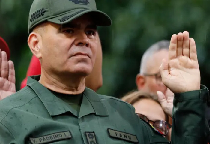 Vladimir Padrino dice que fue un "alto honor" ser ministro de Defensa de Venezuela