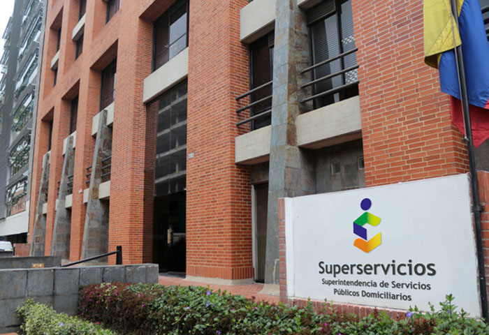 Imponen millonaria multa a Enel por irregularidades en precios de energía