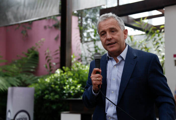 Se retira carlos Mario Giraldo del grupo Éxito