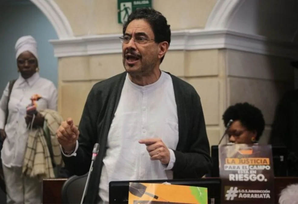 Con tutela buscan obligar a Iván Cepeda a asistir a los debates presidenciales