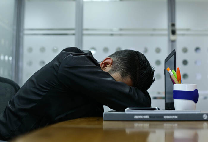 Por qué madrugar más afectaría su salud y no le ayudaría a ser más productivo