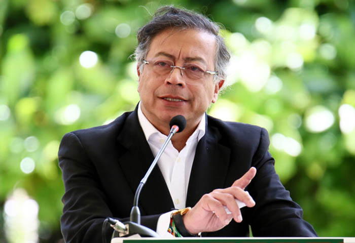 “Quieren coger las negociaciones de paz como excusa para meterme preso en EE. UU.”: Petro
