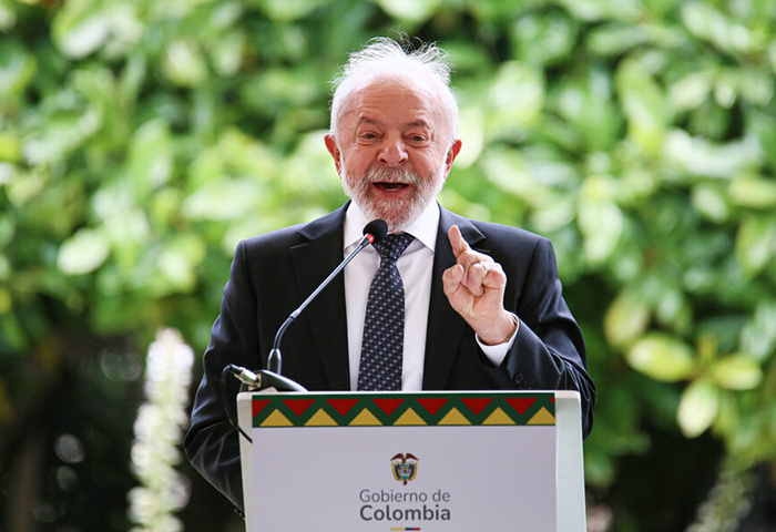 Lula recibe radioterapia tras retiro, hace un mes, de carcinoma en la cabeza