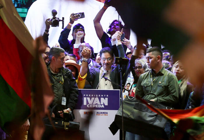 Critican a Cepeda por evento de campaña, pese a restricción de actos públicos