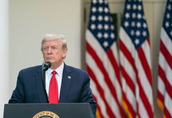 Trump desclasifica remesa de documentos sobre Ovnis y otros objetos 'FANIS'