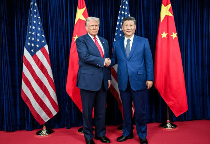 Trump llega a Pekín para su cumbre de dos días que le llevará a reunirse con XI