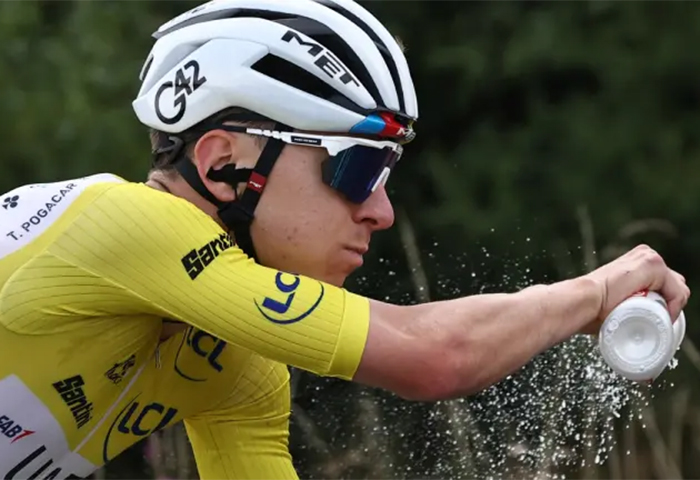 Giro de Italia regula el comportamiento de los ciclistas al momento de orinar