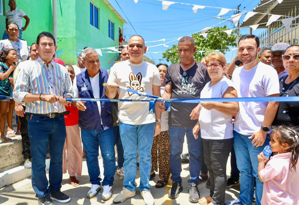 Alcaldía entregó vía pavimentada y redes de alcantarillado en San Martín