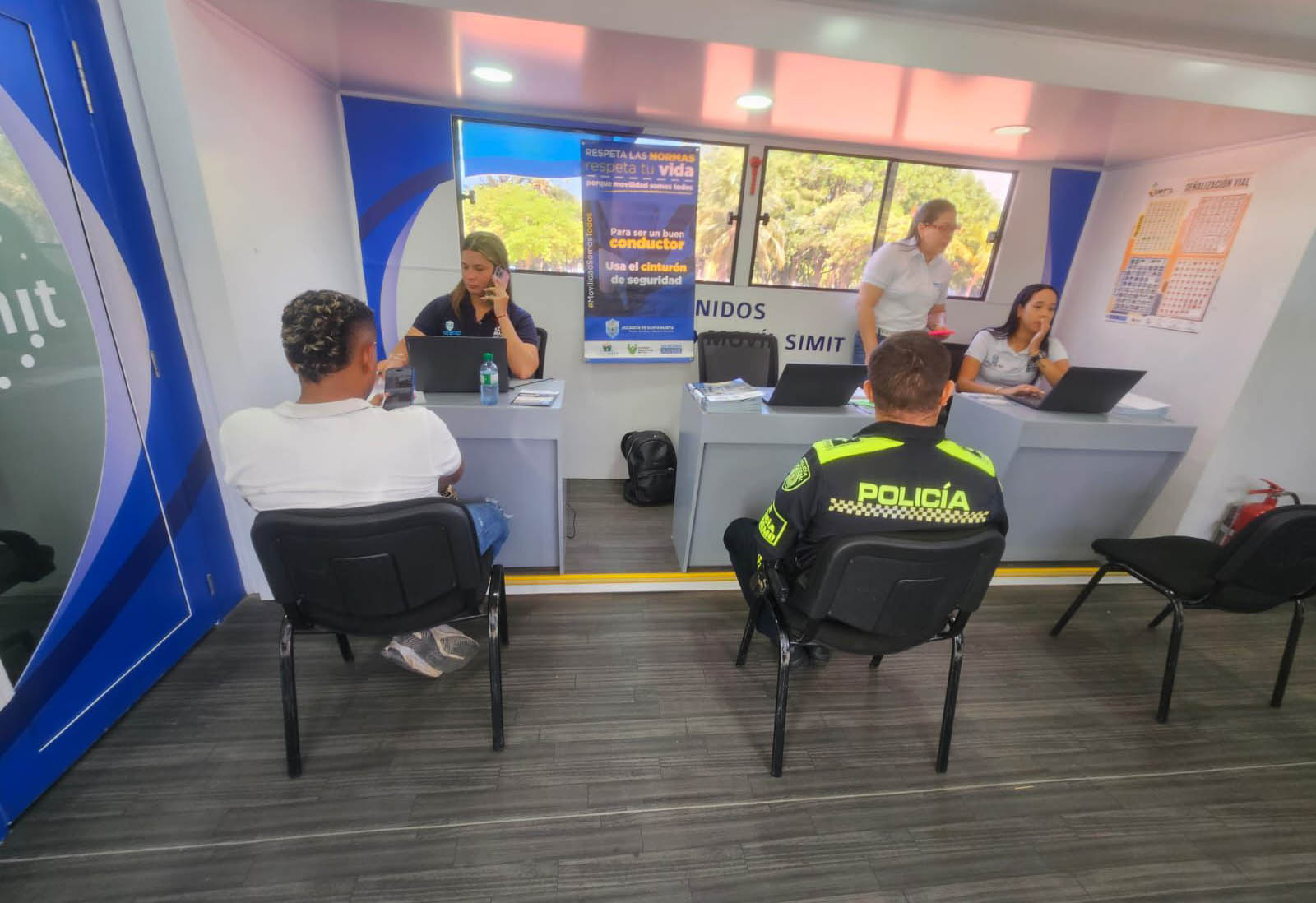 Conductores consultaron descuentos y estado de sus multas en el Bus del SIMIT