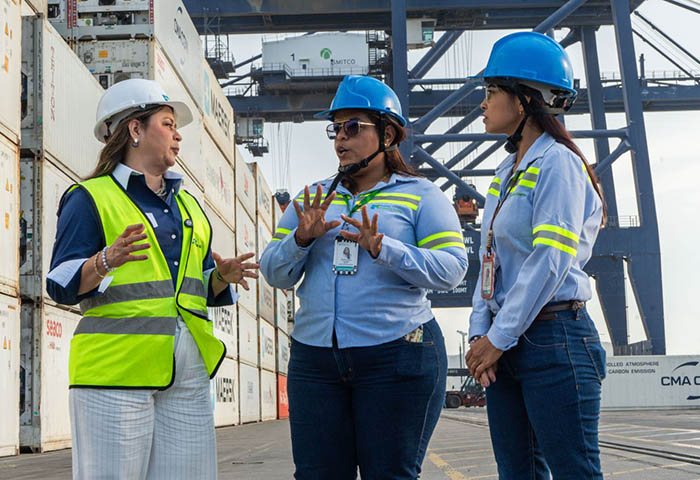 Ministra de Transporte destacó las operaciones del Puerto de Santa Marta y respaldó proyectos estratégicos para la región