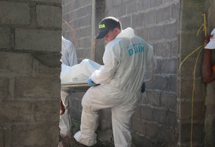 Asesinado a bala y lo dejaron en una trocha