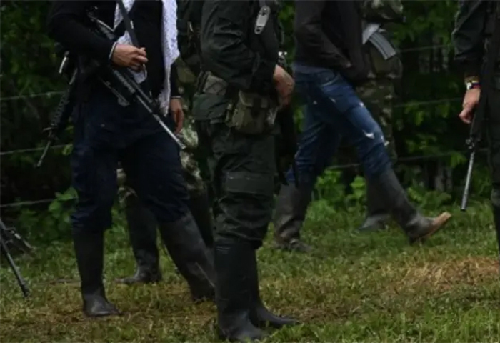 Cinco disidentes se sometieron y seis menores fueron recuperados en operativo militar en Mapiripán