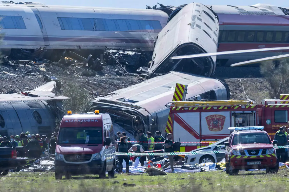 Accidente de trenes en Toledo: vecinos se movilizan para ayudar a los afectados con comida y refugio