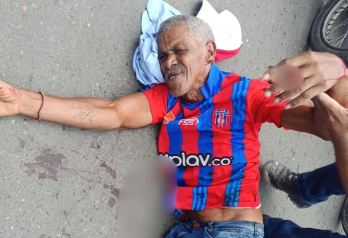 Motociclista por poco lo mata